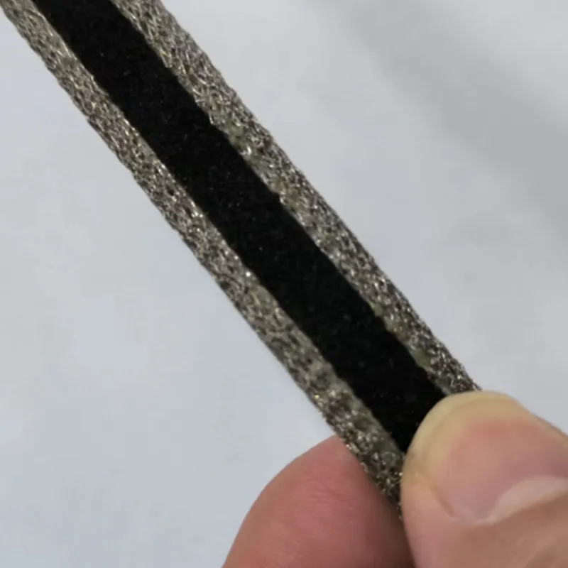 Сетчатая уплотнительная прокладка электромагнитного экранирования с двойной P-образной конструкцией (двойной сердечник) с резиной.3