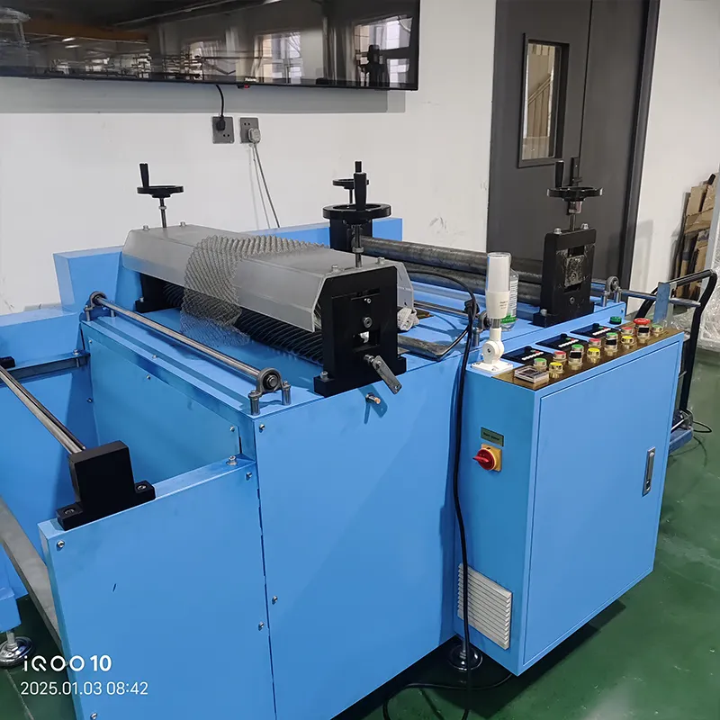 Станок для тиснения косого узора на металлической сетке.3