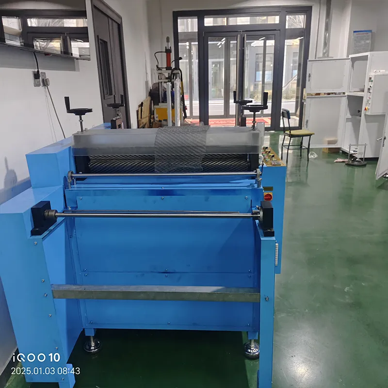 Станок для тиснения косого узора на металлической сетке.4