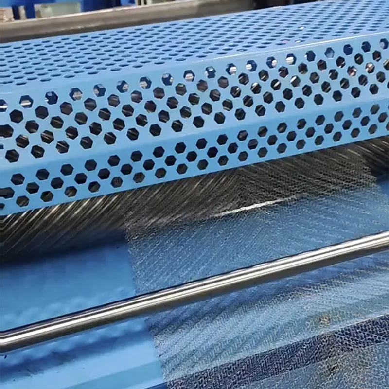 Станок для тиснения узора ёлочка на металлической сетке.1