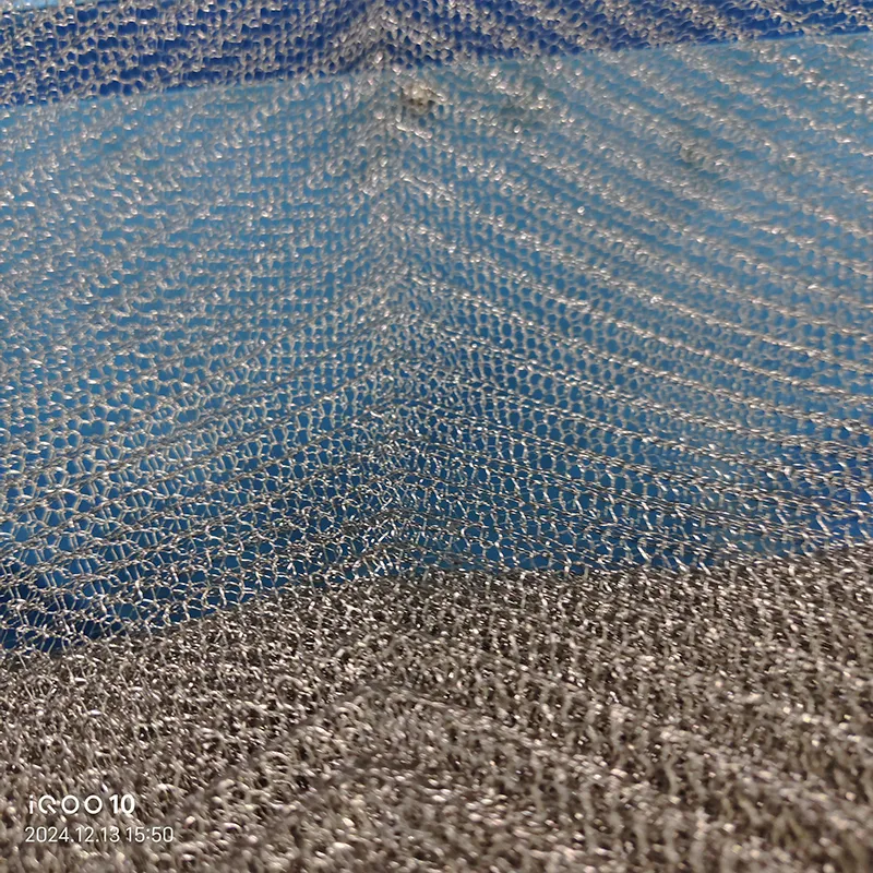 Станок для тиснения узора ёлочка на металлической сетке.3