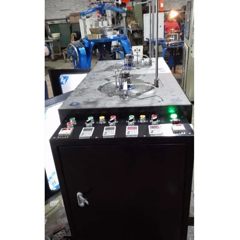 Трикотажная машина для производства сетки для чистящих шариков.4