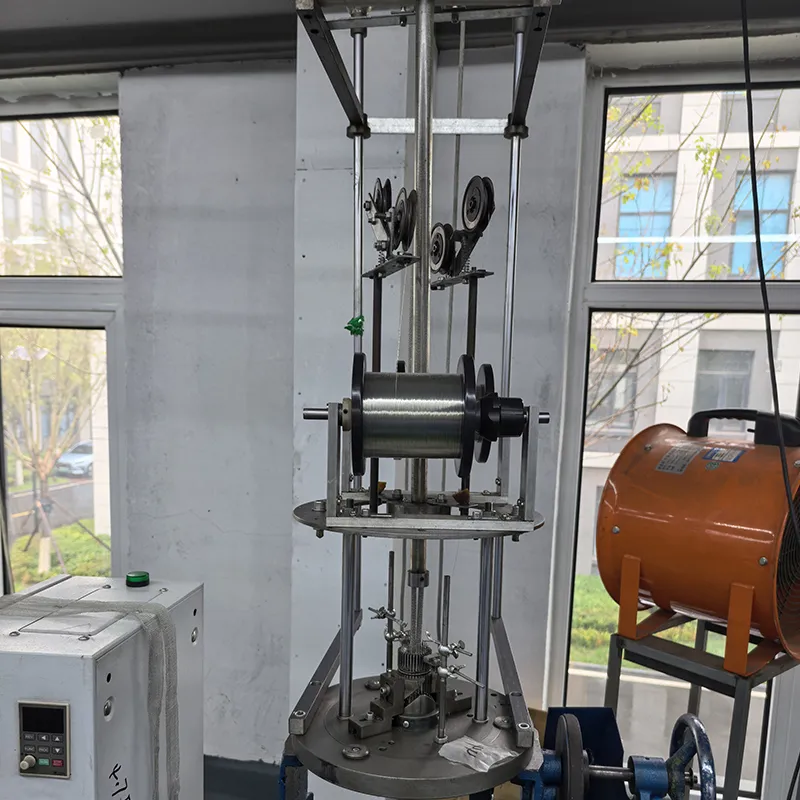 Трикотажная машина для производства электромагнитно-экранирующей сетки-прокладки типа двухкрылый (двух-P).3