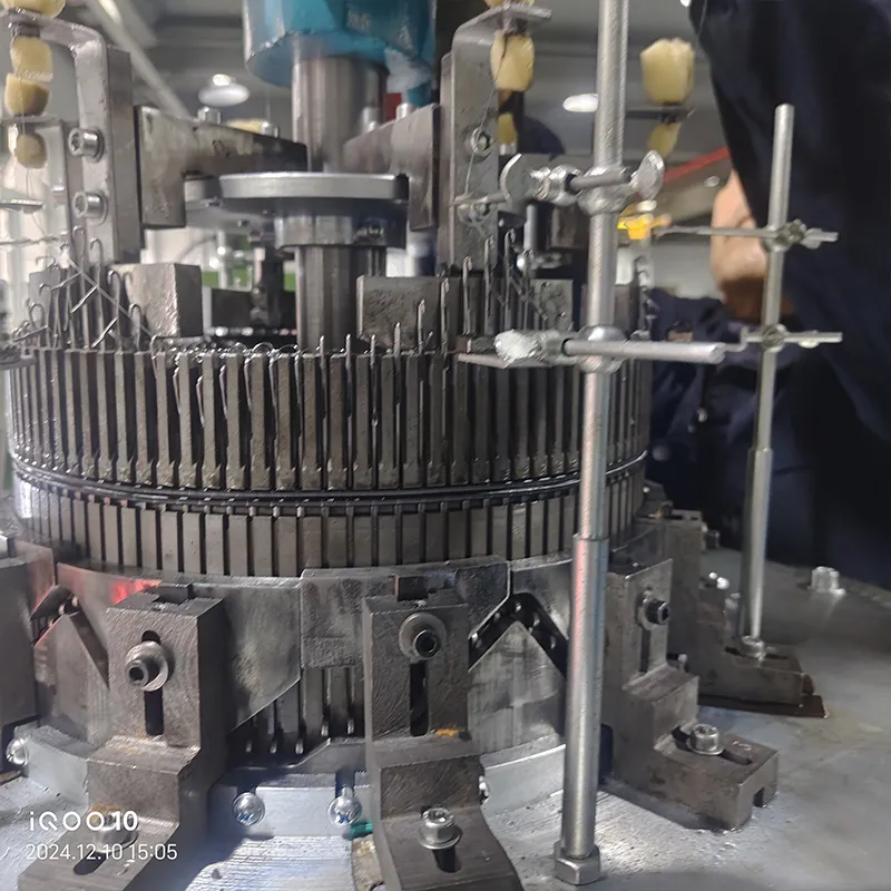 Трикотажная машина типа III для фильтрующей сетки нефтяных пеногасителей.2