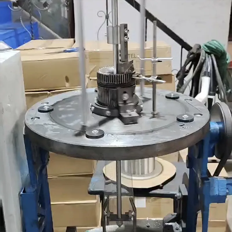 Упрощенная трикотажная машина для электромагнитной экранирующей сетки.2